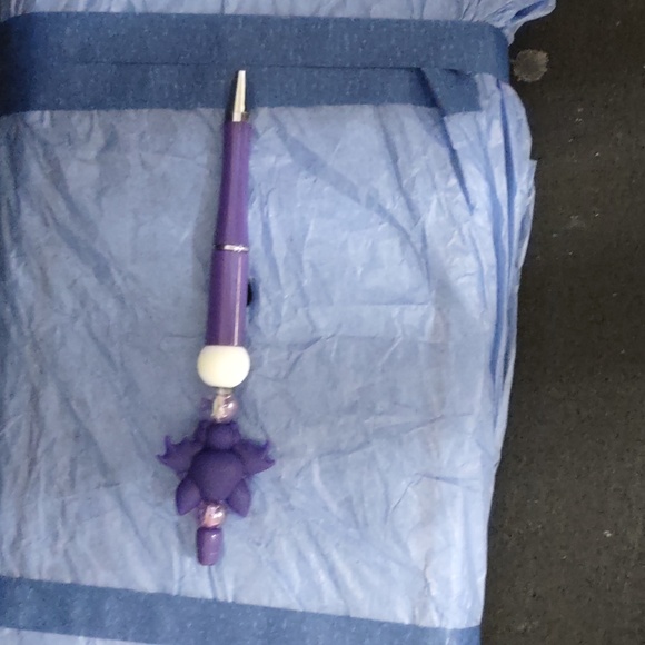 HOMEMADE  HALLOWEEN BAT FOCAL BEADED PEN COLOR WHITE AND PURPLE - Picture 5 of 5